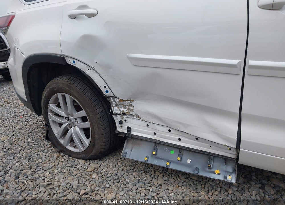 2015 TOYOTA HIGHLANDER LE VIN: 5TDZARFH6FS015999