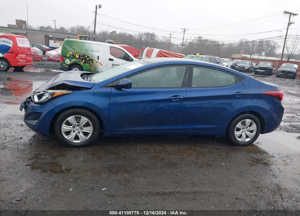 2016 HYUNDAI ELANTRA VIN: 5NPDH4AE2GH728749