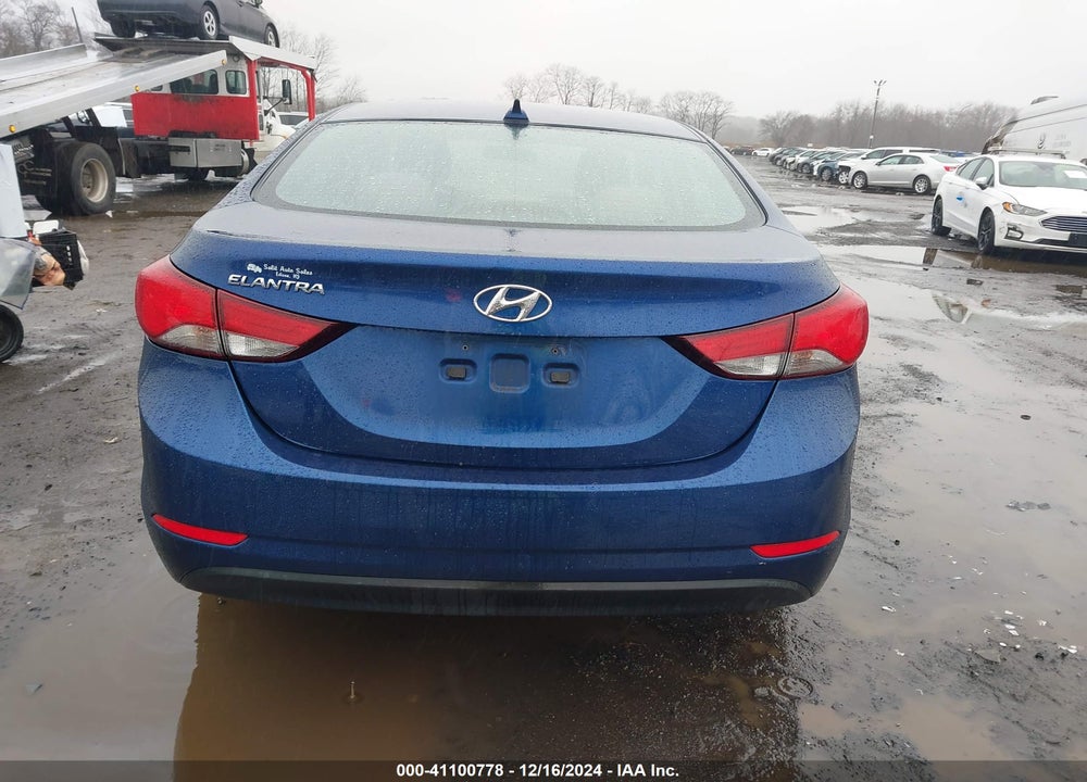 2016 HYUNDAI ELANTRA VIN: 5NPDH4AE2GH728749