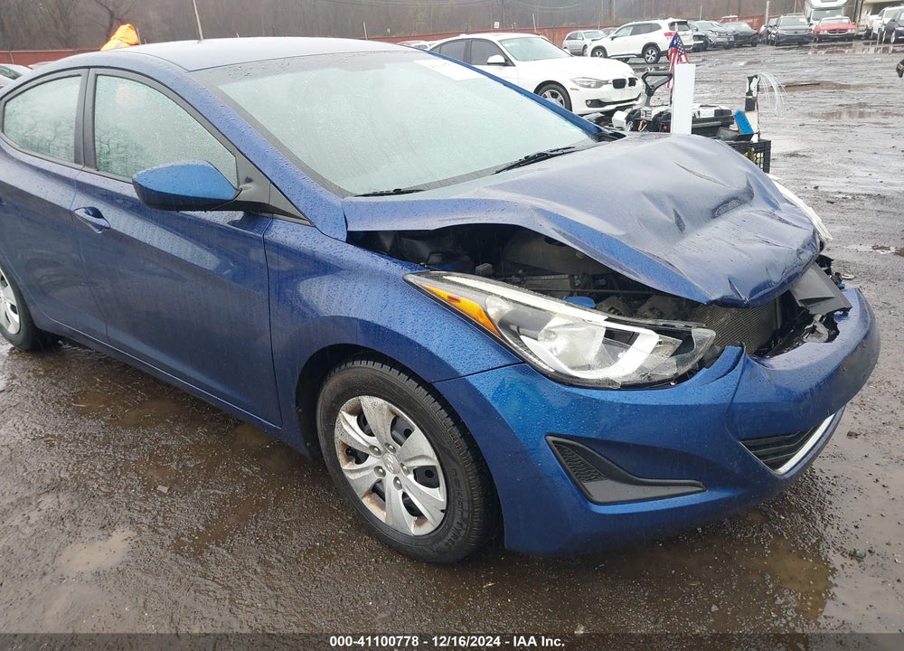 2016 HYUNDAI ELANTRA VIN: 5NPDH4AE2GH728749