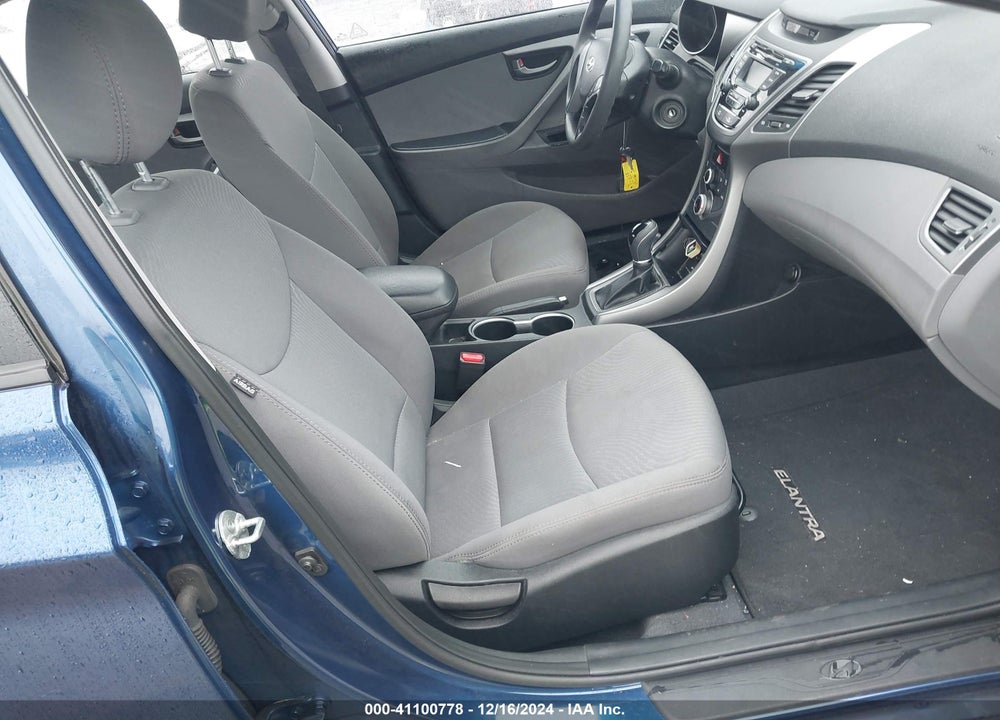 2016 HYUNDAI ELANTRA VIN: 5NPDH4AE2GH728749