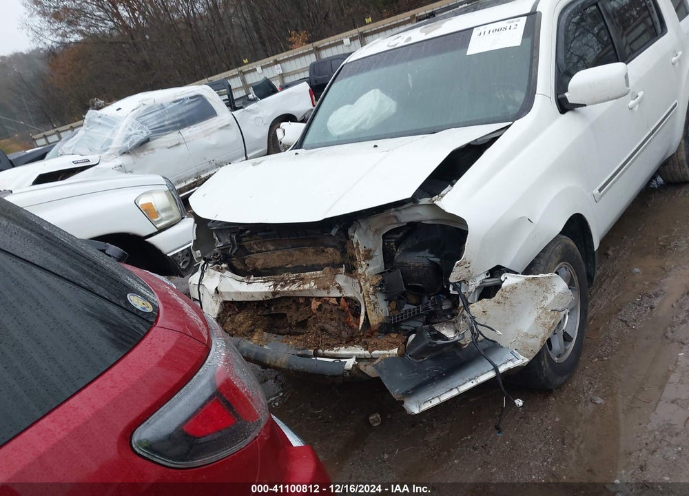 2011 HONDA PILOT TOURING VIN: 5FNYF4H93BB069345