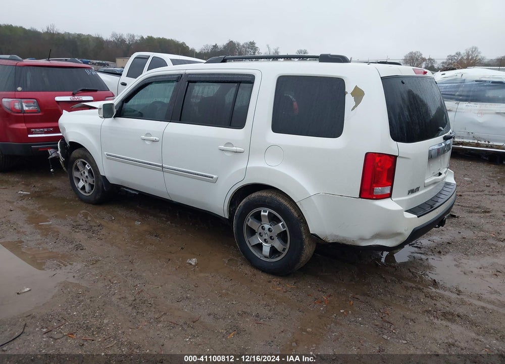 2011 HONDA PILOT TOURING VIN: 5FNYF4H93BB069345