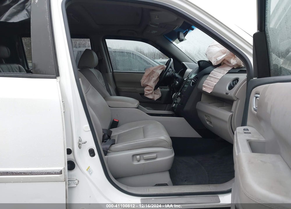 2011 HONDA PILOT TOURING VIN: 5FNYF4H93BB069345