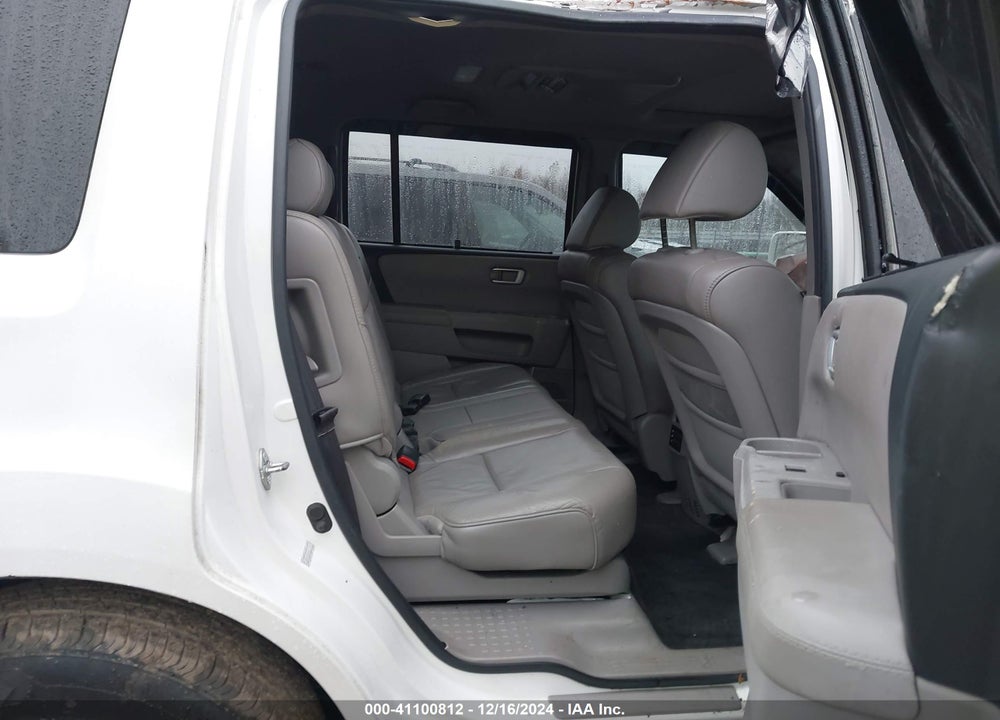 2011 HONDA PILOT TOURING VIN: 5FNYF4H93BB069345