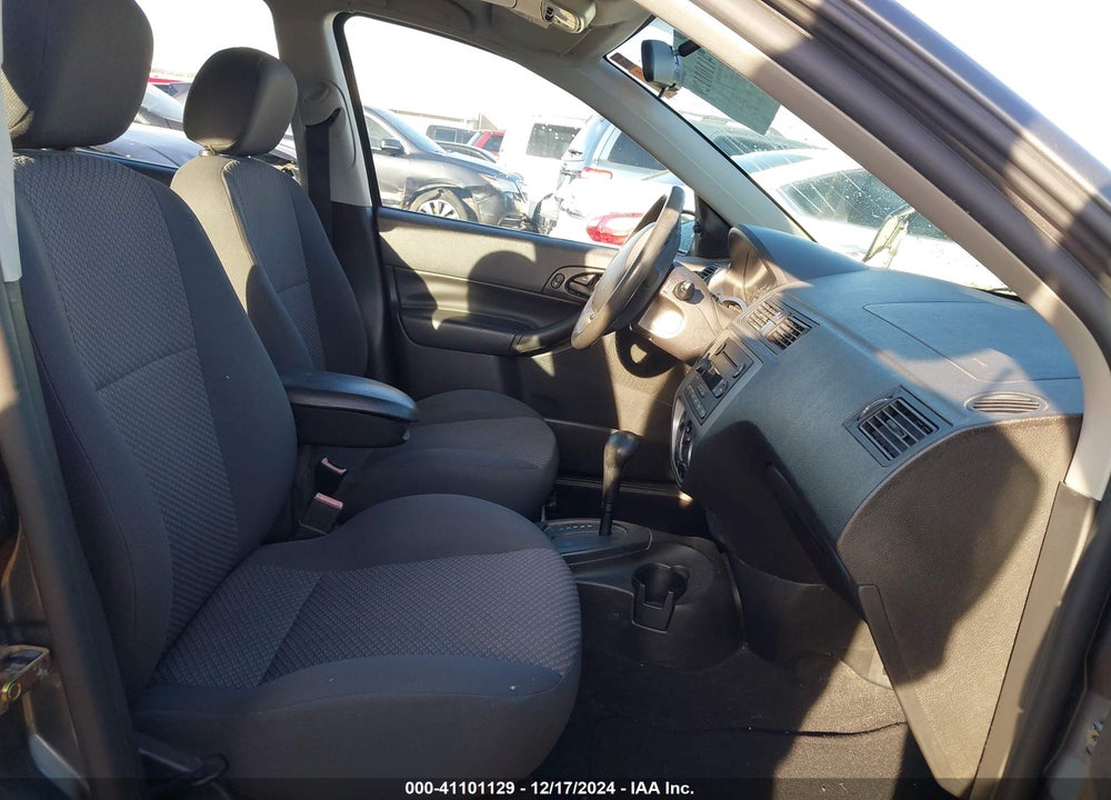 2005 FORD FOCUS ZX5 VIN: 3FAFP37N95R111359