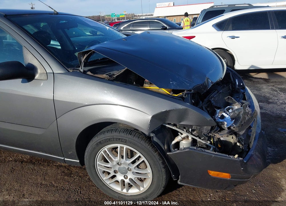2005 FORD FOCUS ZX5 VIN: 3FAFP37N95R111359