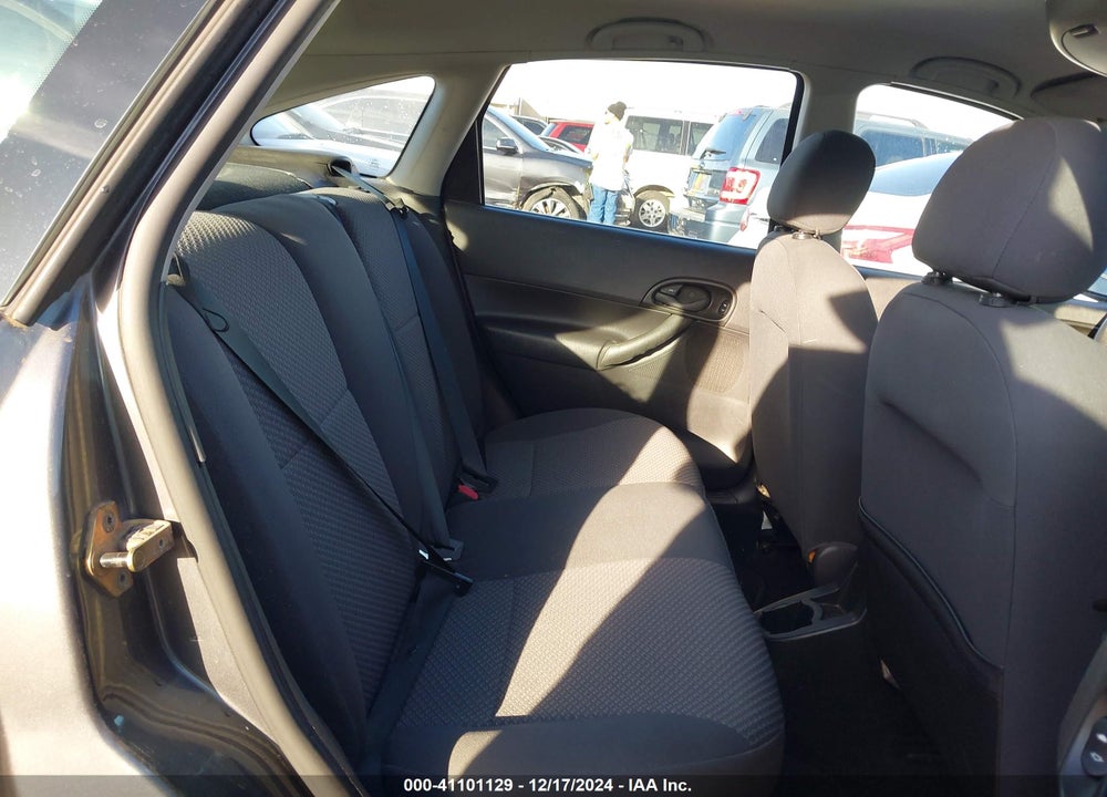 2005 FORD FOCUS ZX5 VIN: 3FAFP37N95R111359