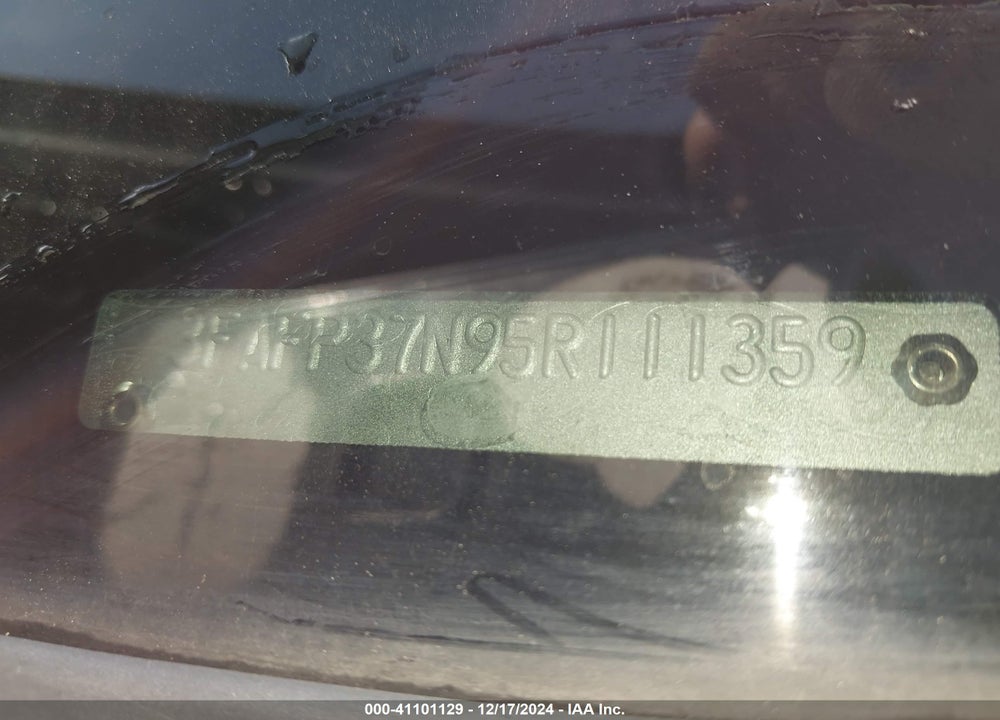 2005 FORD FOCUS ZX5 VIN: 3FAFP37N95R111359