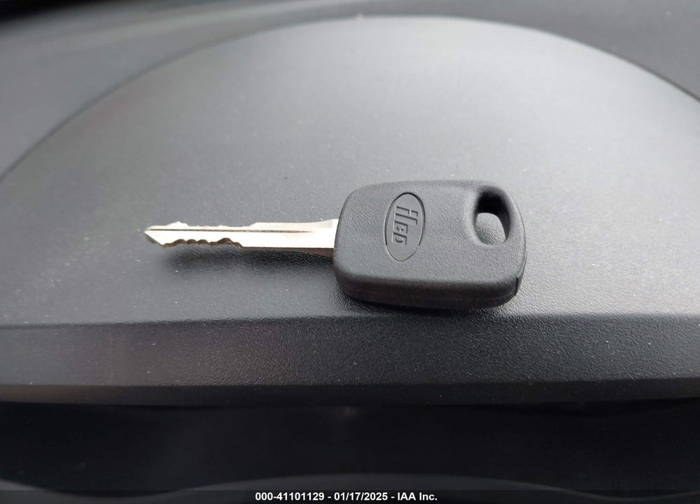 2005 FORD FOCUS ZX5 VIN: 3FAFP37N95R111359