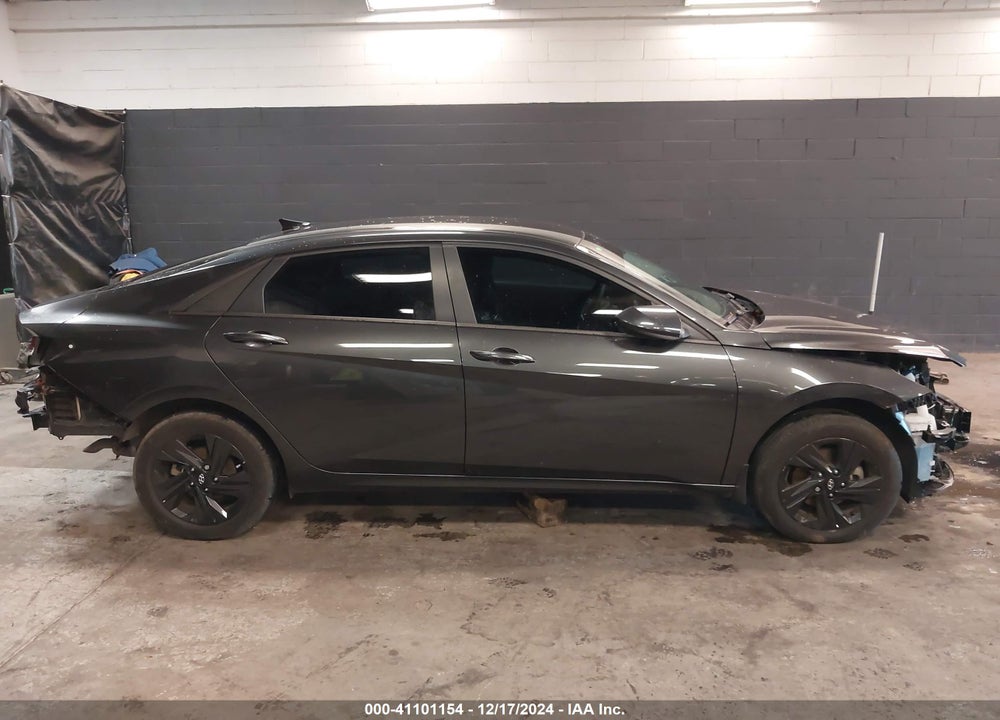 2022 HYUNDAI ELANTRA VIN: 5NPLM4AG3NH058165