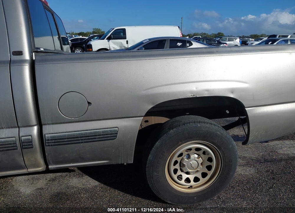 2000 CHEVROLET SILVERADO 1500 VIN: 2GCEC19V1Y1370410