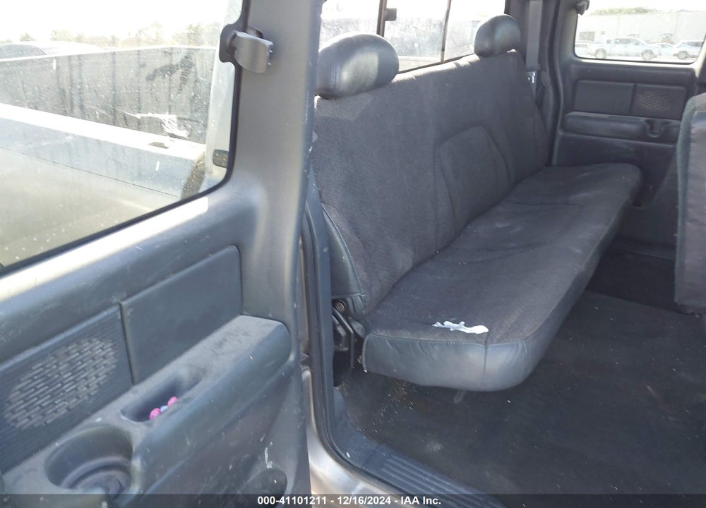2000 CHEVROLET SILVERADO 1500 VIN: 2GCEC19V1Y1370410