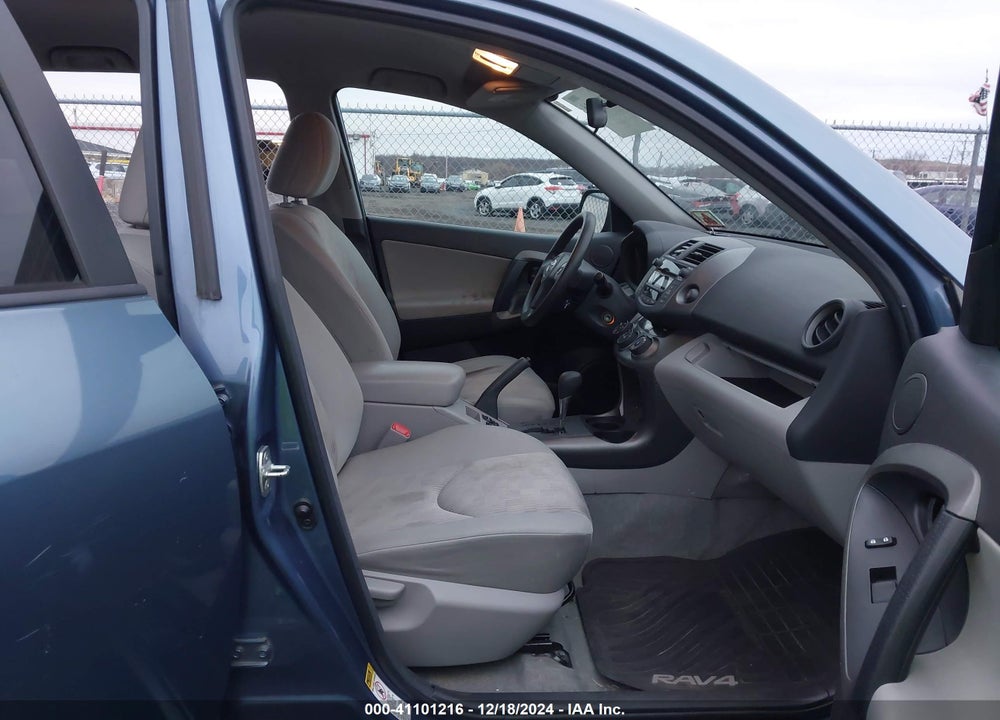 2011 TOYOTA RAV4 VIN: 2T3JF4DV6BW100800