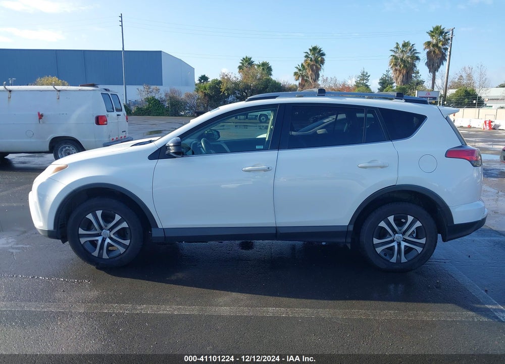 2017 TOYOTA RAV4 LE VIN: JTMZFREV1HJ711646