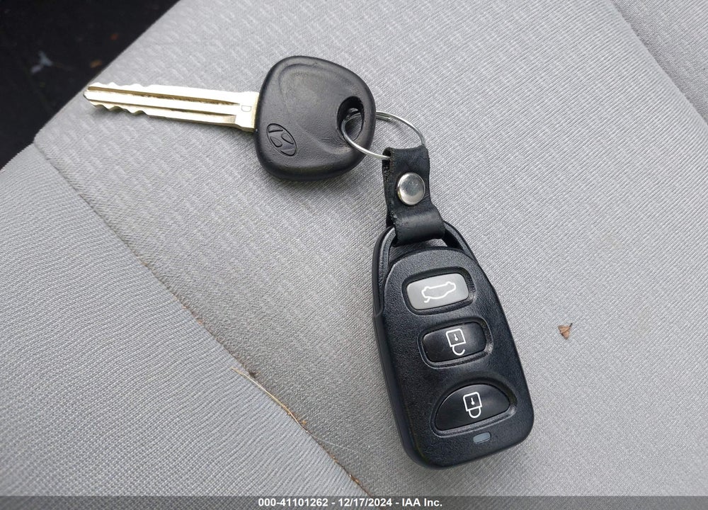 2008 HYUNDAI ELANTRA GLS/SE VIN: KMHDU46D98U393178