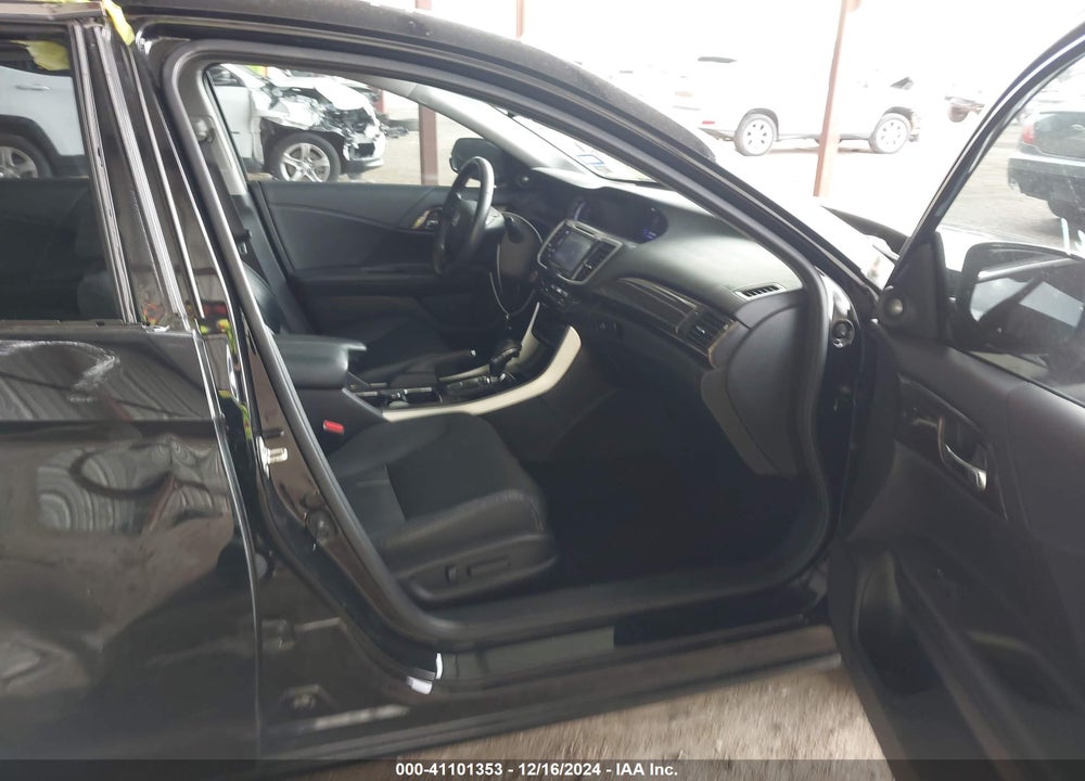 2017 HONDA ACCORD VIN: 1HGCR2F88HA181528