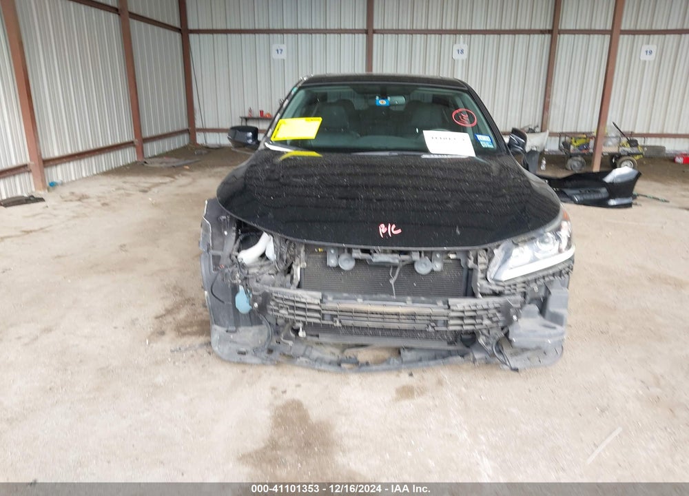 2017 HONDA ACCORD VIN: 1HGCR2F88HA181528