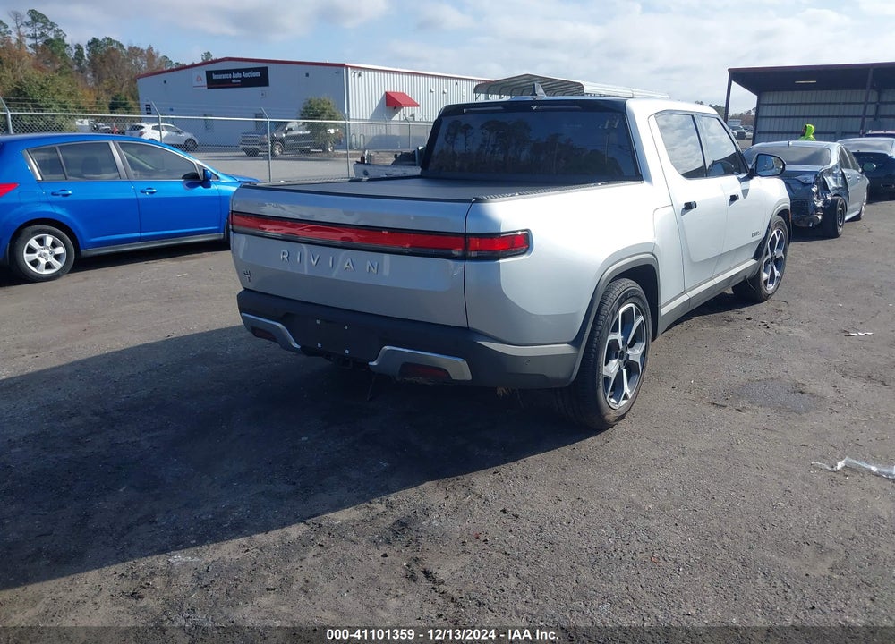 2024 RIVIAN R1T VIN: 7FCTGBAA8RN034001