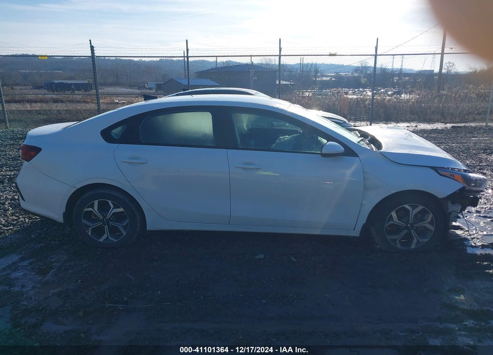 2021 KIA FORTE LXS VIN: 3KPF24AD0ME405527