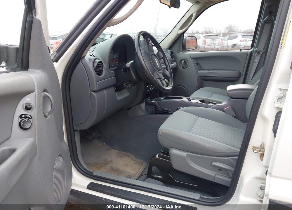 2007 JEEP LIBERTY SPORT VIN: 1J4GL48K57W573870