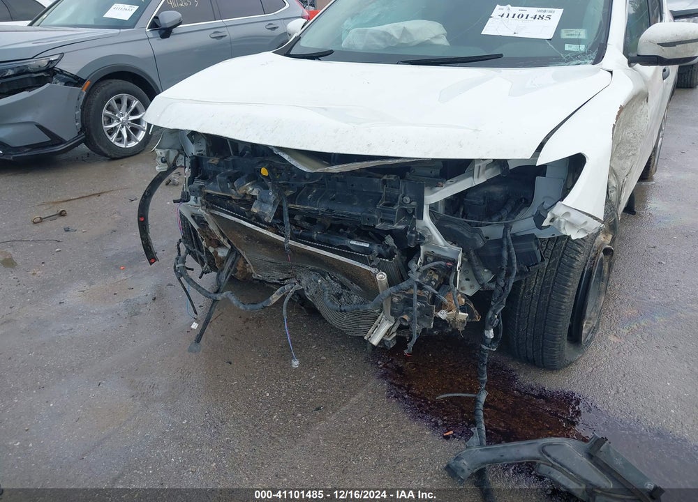 2018 NISSAN ROGUE VIN: 5N1AT2MT4JC705360