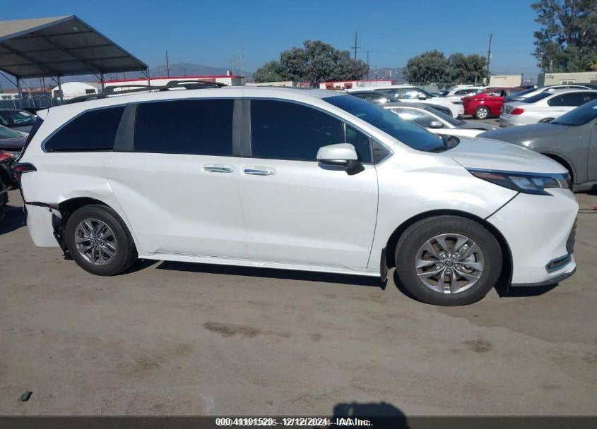 2024 TOYOTA SIENNA XLE VIN: 5TDJRKEC5RS185018