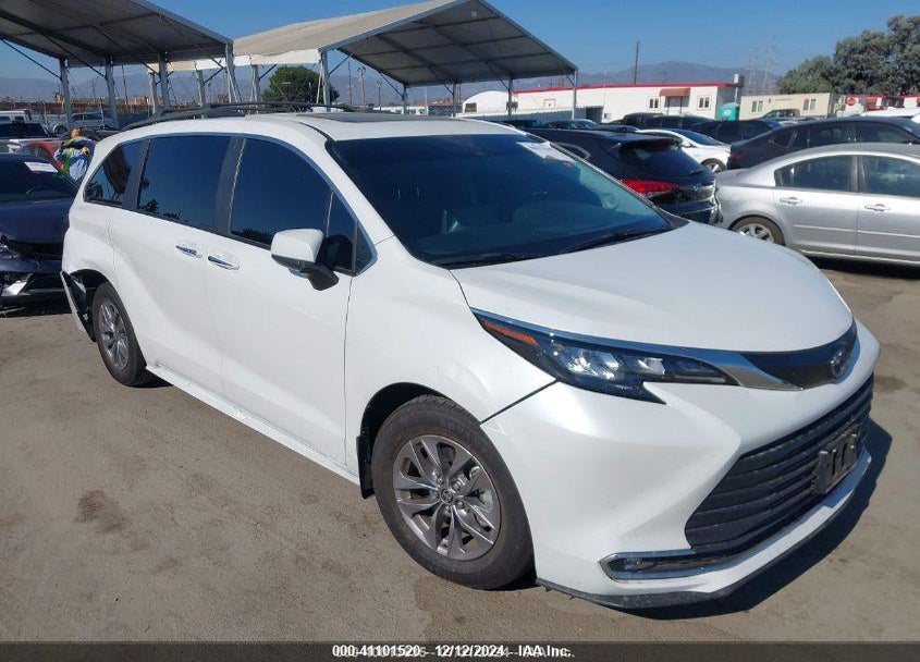 2024 TOYOTA SIENNA XLE VIN: 5TDJRKEC5RS185018