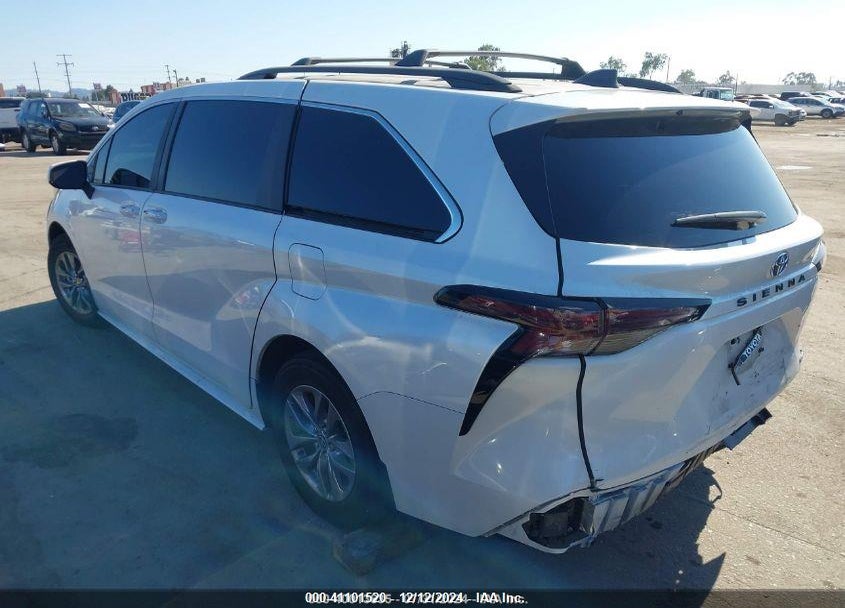 2024 TOYOTA SIENNA XLE VIN: 5TDJRKEC5RS185018