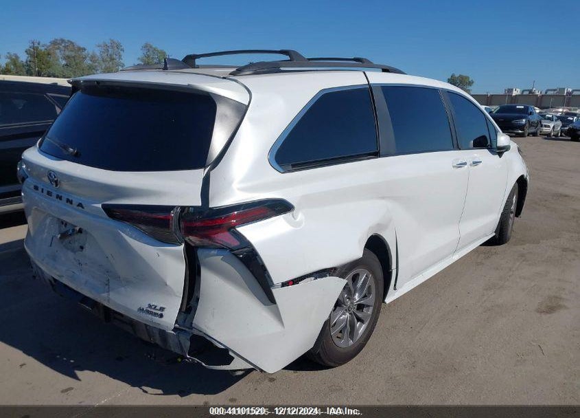 2024 TOYOTA SIENNA XLE VIN: 5TDJRKEC5RS185018