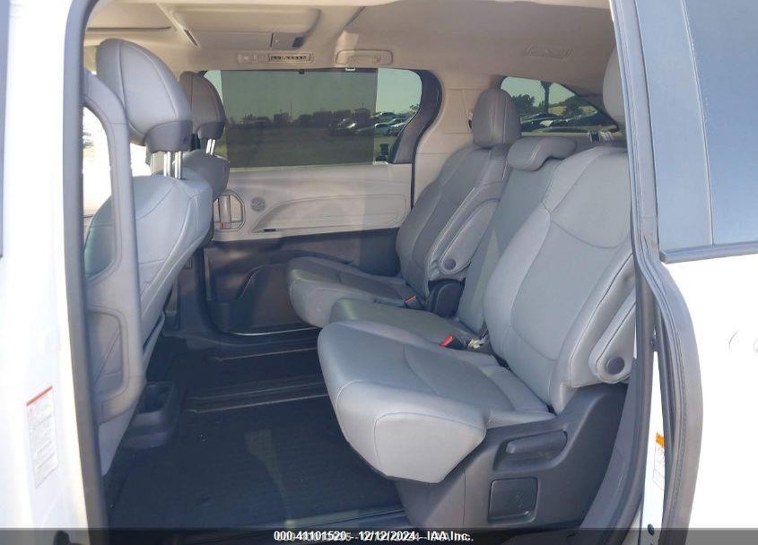 2024 TOYOTA SIENNA XLE VIN: 5TDJRKEC5RS185018