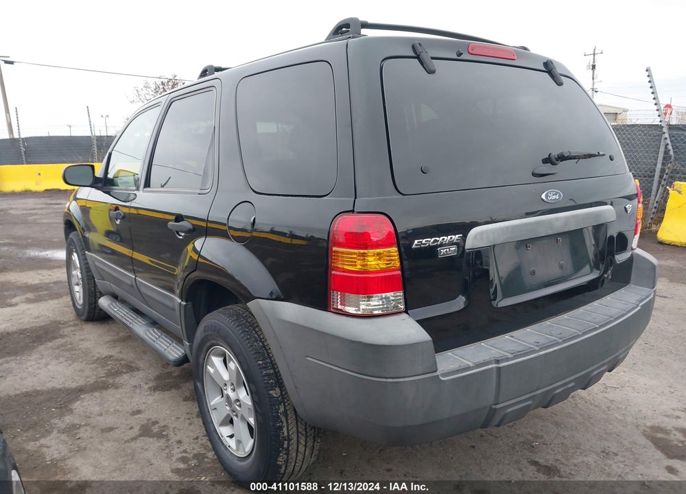 2005 FORD ESCAPE XLT VIN: 1FMYU03175KB31817