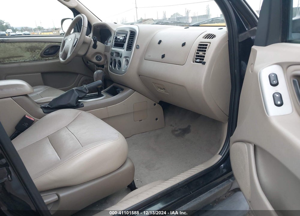 2005 FORD ESCAPE XLT VIN: 1FMYU03175KB31817