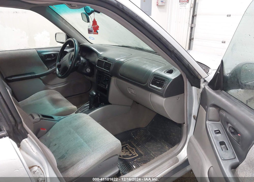 2002 SUBARU FORESTER L VIN: JF1SF63572H744142