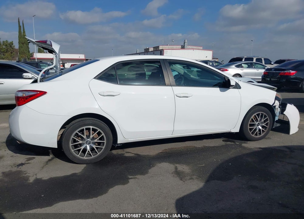 2015 TOYOTA COROLLA LE VIN: 5YFBURHE4FP229457
