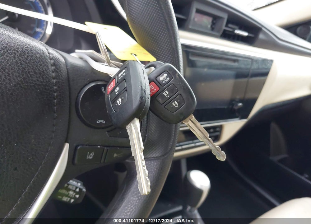 2019 TOYOTA COROLLA LE VIN: 2T1BURHE2KC206043