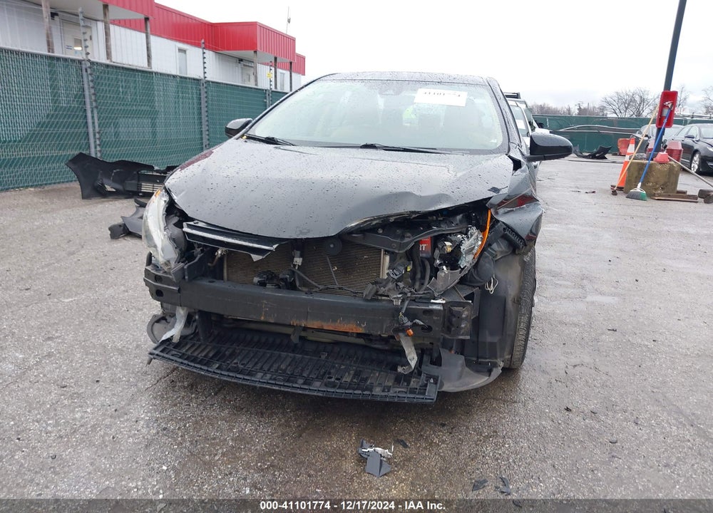 2019 TOYOTA COROLLA LE VIN: 2T1BURHE2KC206043
