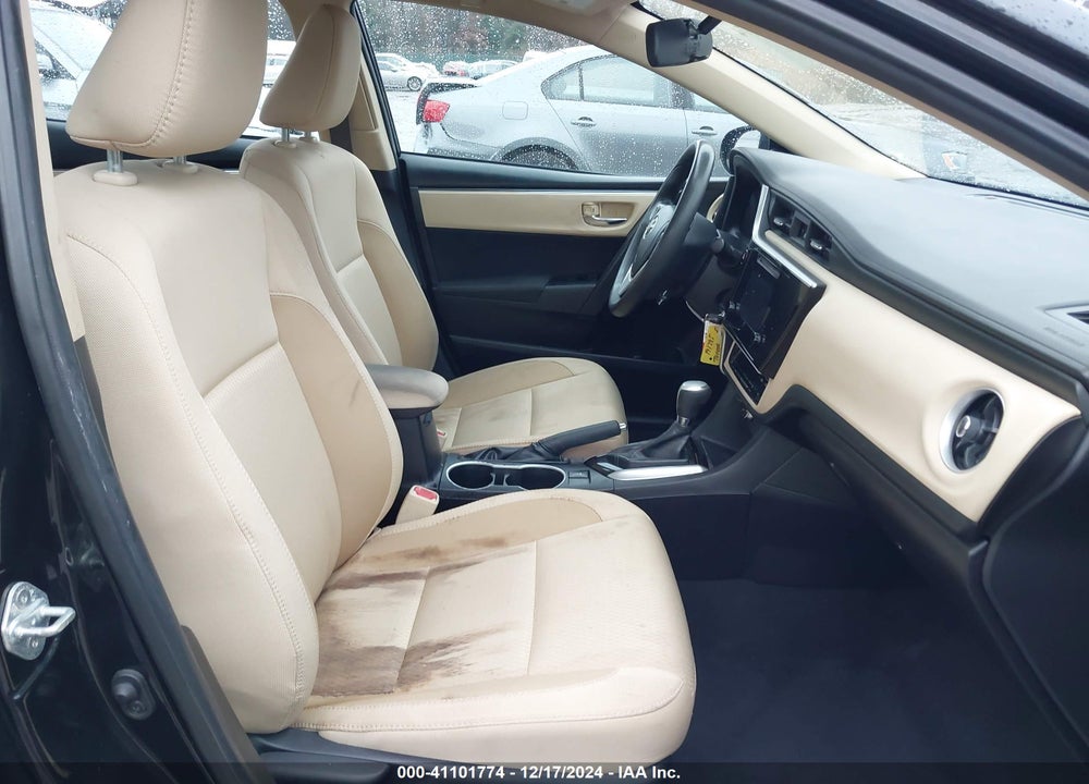 2019 TOYOTA COROLLA LE VIN: 2T1BURHE2KC206043