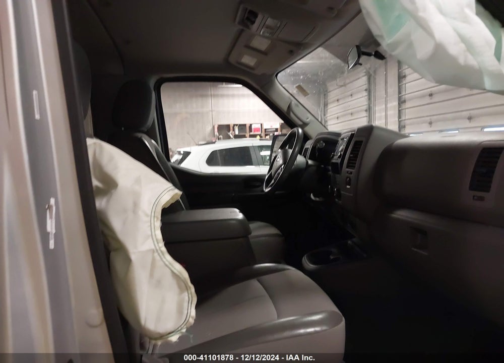 2018 NISSAN NV PASSENGER NV3500 HD SV V6 VIN: 5BZBF0AA7JN851683