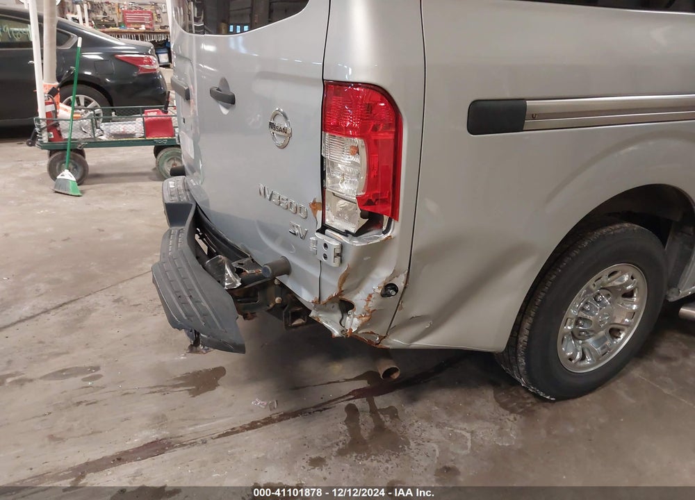 2018 NISSAN NV PASSENGER NV3500 HD SV V6 VIN: 5BZBF0AA7JN851683