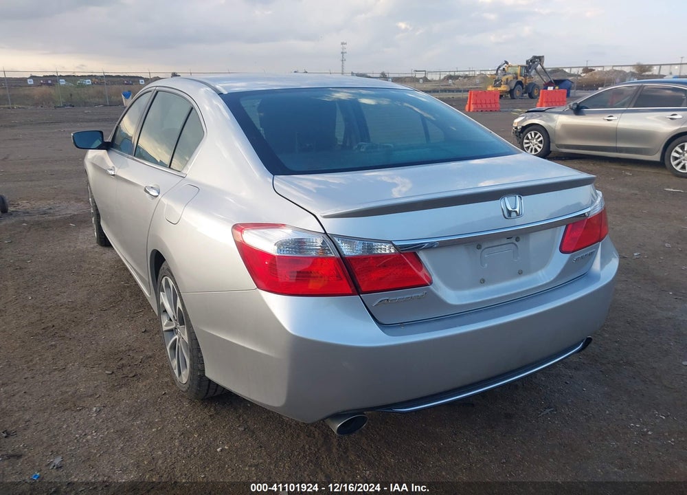 2015 HONDA ACCORD VIN: 1HGCR2F57FA185704