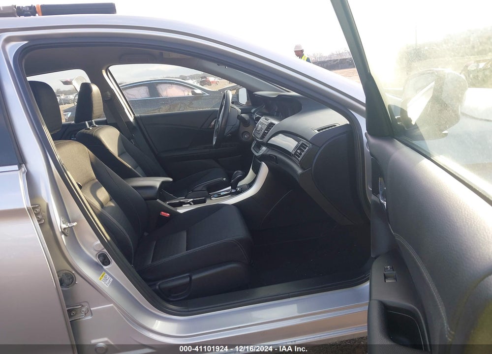2015 HONDA ACCORD VIN: 1HGCR2F57FA185704