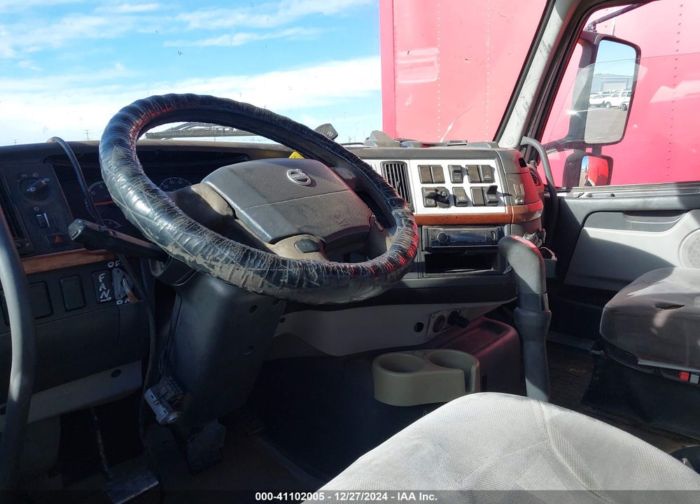 2004 VOLVO VN VNM VIN: 4V4M19GF64N355815