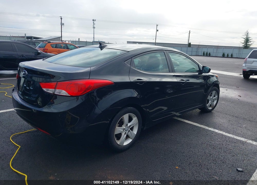 2013 HYUNDAI ELANTRA VIN: KMHDH4AE4DU569164