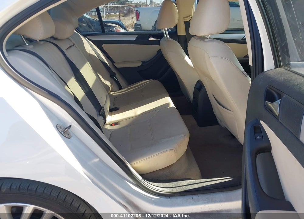 2011 VOLKSWAGEN JETTA 2.5L SEL VIN: 3VWLX7AJ5BM370835