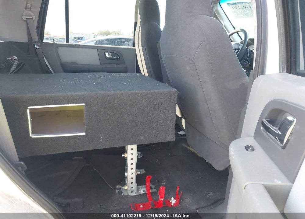 2005 FORD EXPEDITION XLT VIN: 1FMPU15505LA31800
