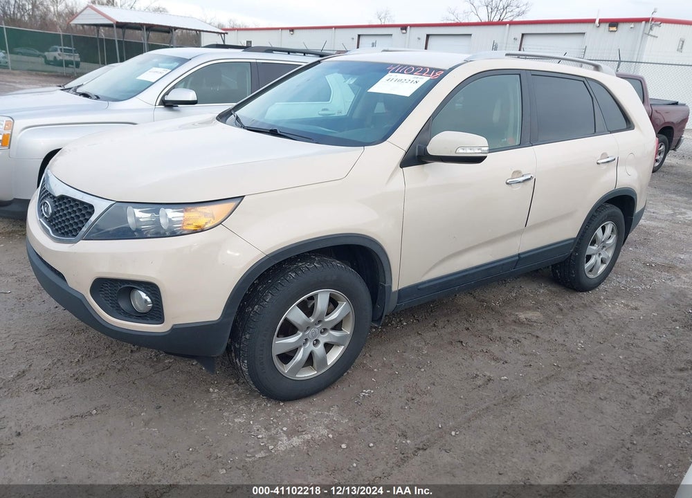 2011 KIA SORENTO LX VIN: 5XYKT3A10BG105188