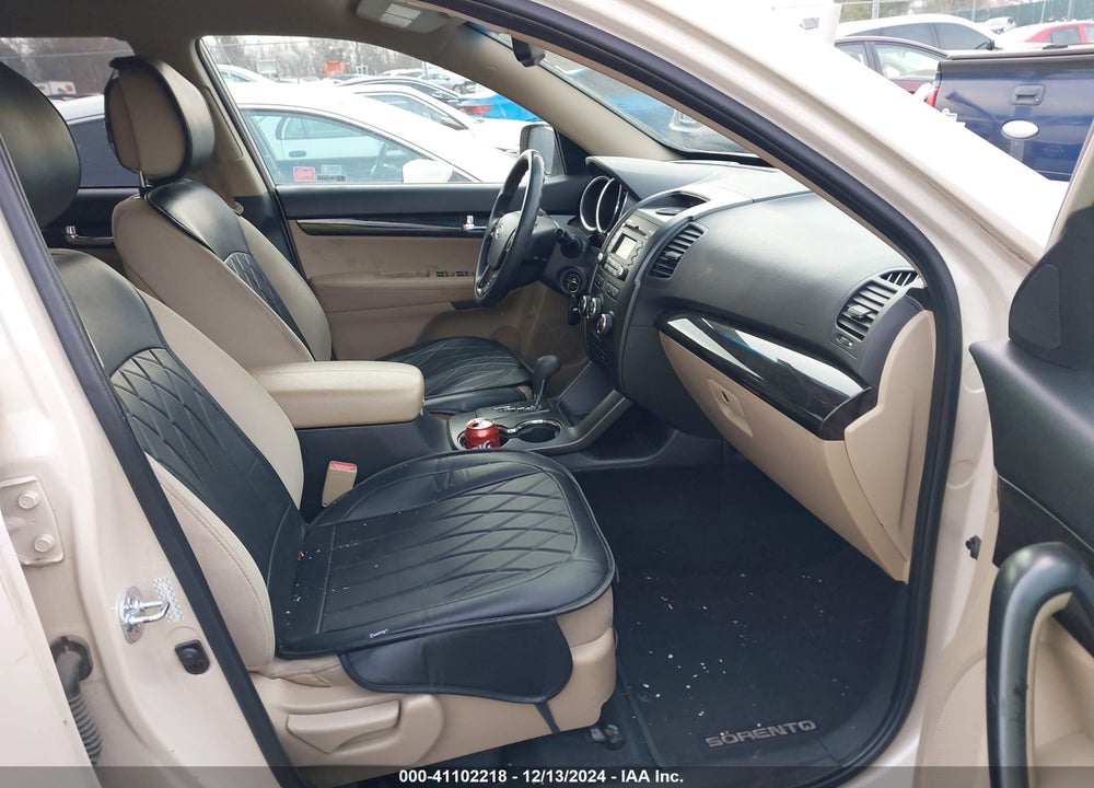 2011 KIA SORENTO LX VIN: 5XYKT3A10BG105188