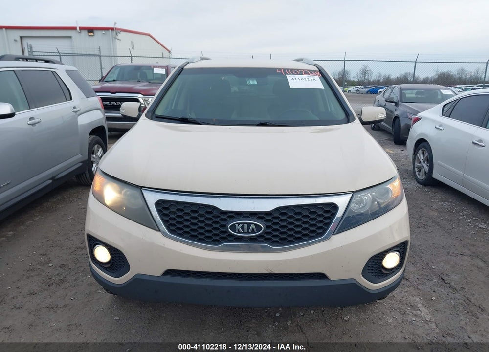 2011 KIA SORENTO LX VIN: 5XYKT3A10BG105188