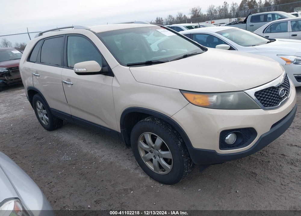 2011 KIA SORENTO LX VIN: 5XYKT3A10BG105188